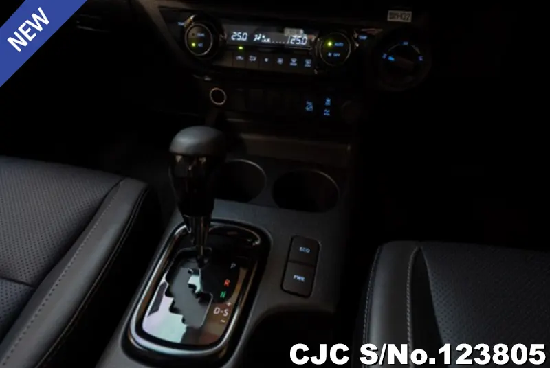 Toyota Hilux in Oxide Bronze Metallic for Sale Image 13