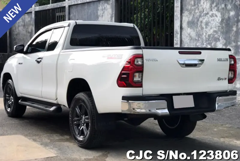 Toyota Hilux in White for Sale Image 1