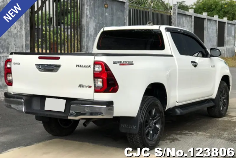 Toyota Hilux in White for Sale Image 2