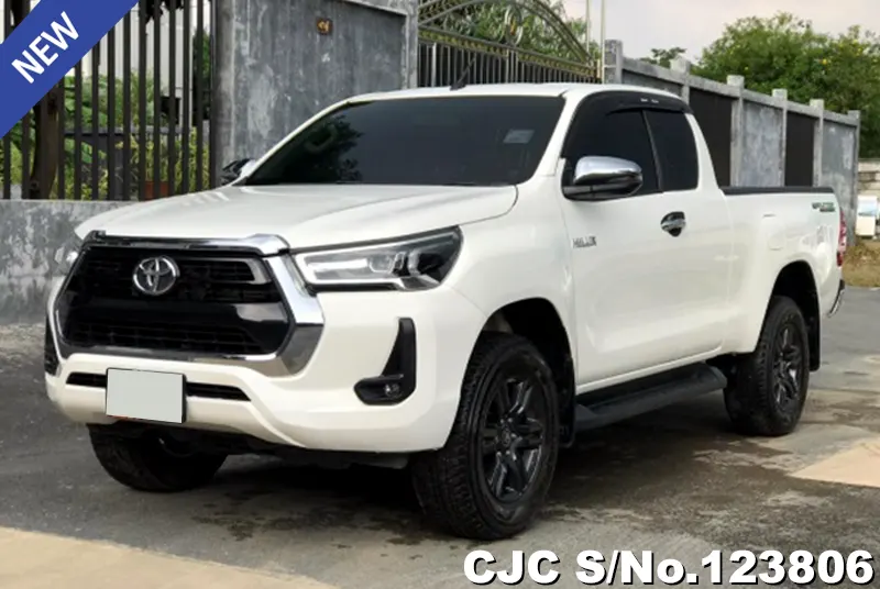 Toyota Hilux in White for Sale Image 3