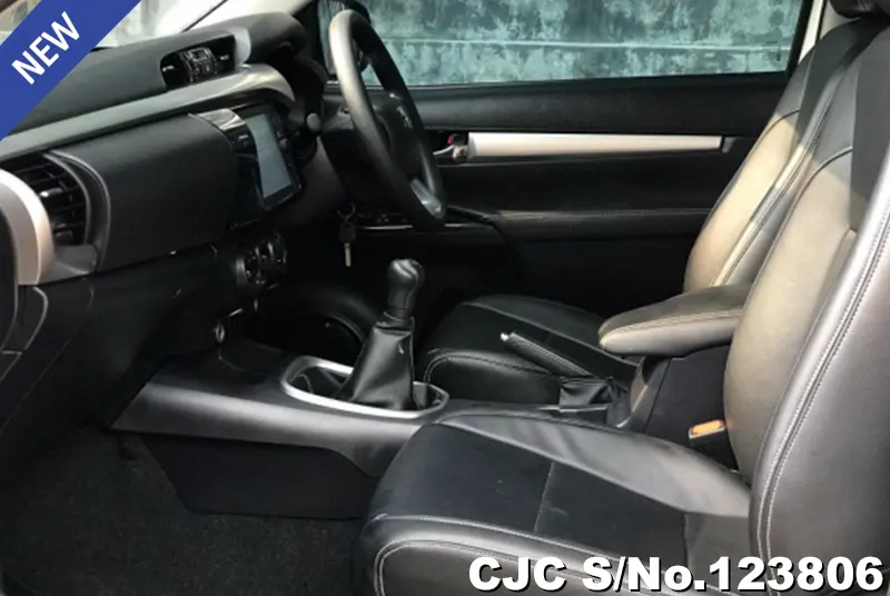 Toyota Hilux in White for Sale Image 9