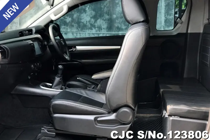 Toyota Hilux in White for Sale Image 11