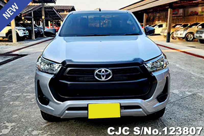 Toyota Hilux in Gray for Sale Image 2