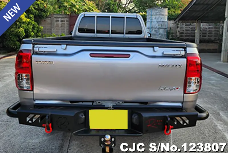 Toyota Hilux in Gray for Sale Image 3