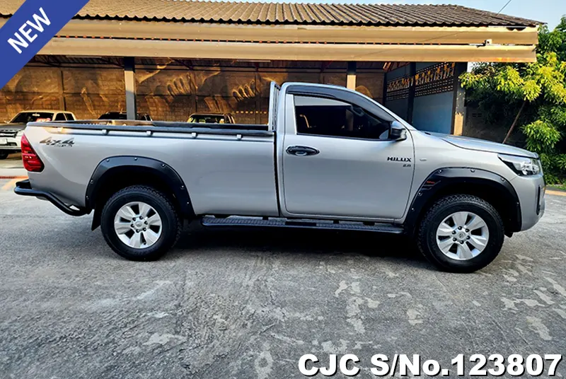 Toyota Hilux in Gray for Sale Image 4