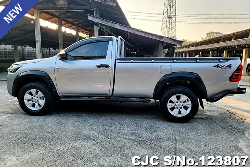 Toyota Hilux in Gray for Sale Image 5