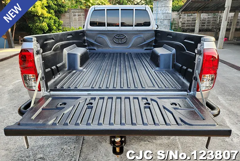 Toyota Hilux in Gray for Sale Image 6