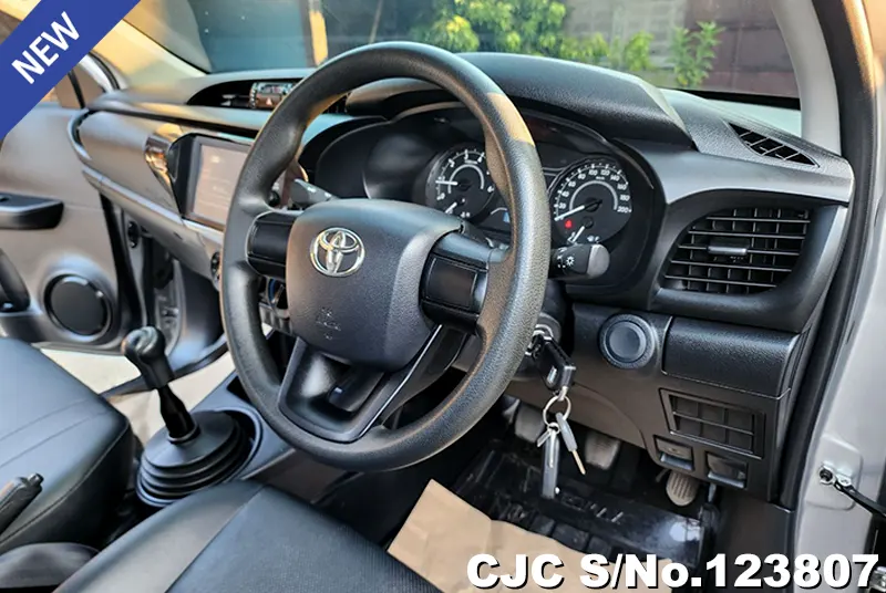 Toyota Hilux in Gray for Sale Image 7