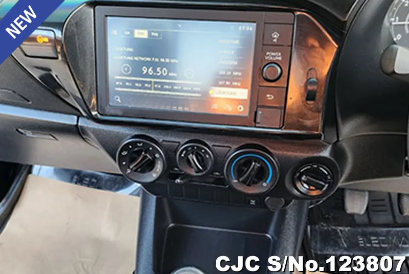 Toyota Hilux in Gray for Sale Image 10