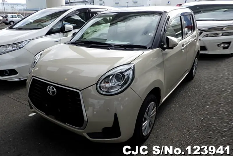 Toyota Passo in Beige for Sale Image 3