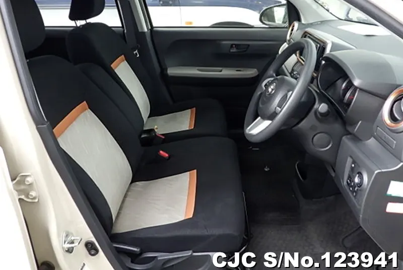 Toyota Passo in Beige for Sale Image 6