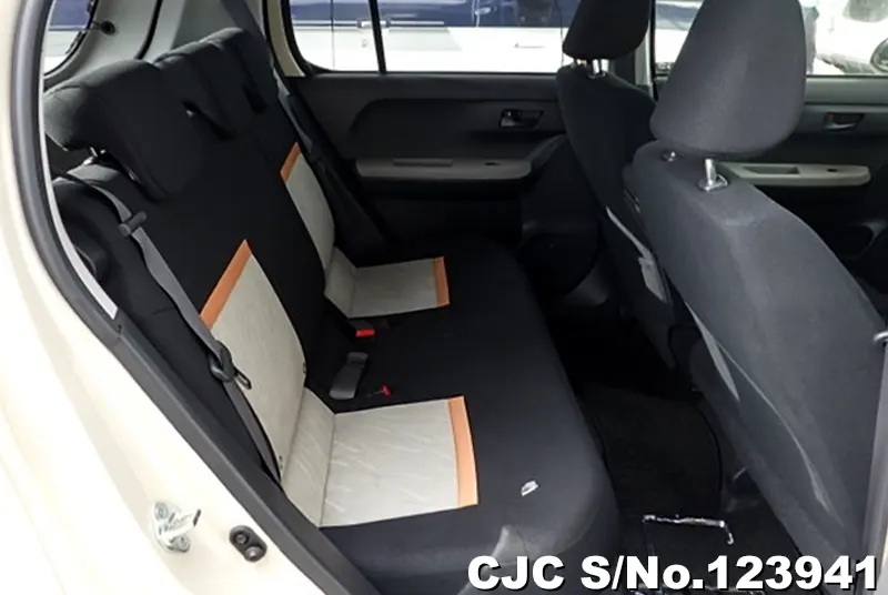 Toyota Passo in Beige for Sale Image 7