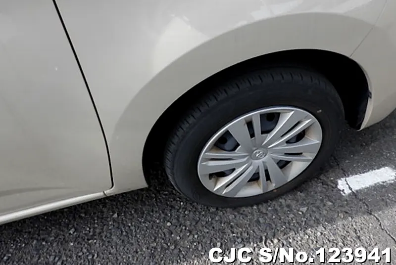 Toyota Passo in Beige for Sale Image 8