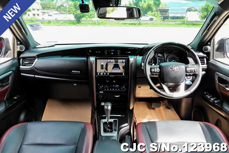 Toyota Fortuner in White for Sale Image 4