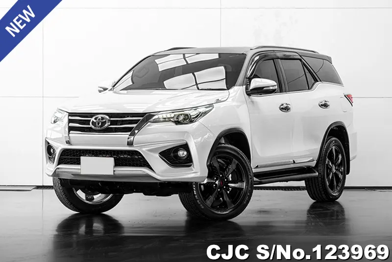 Toyota Fortuner in White for Sale Image 3