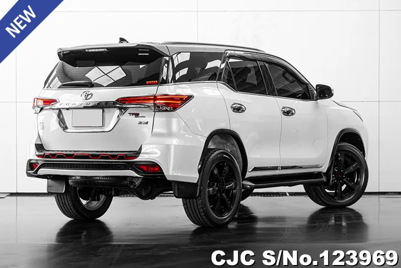 Toyota Fortuner in White for Sale Image 2