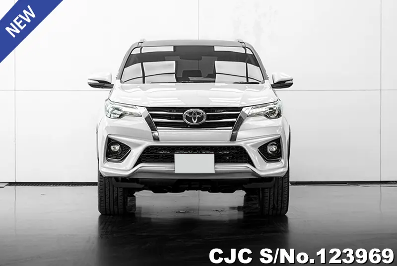 Toyota Fortuner in White for Sale Image 4