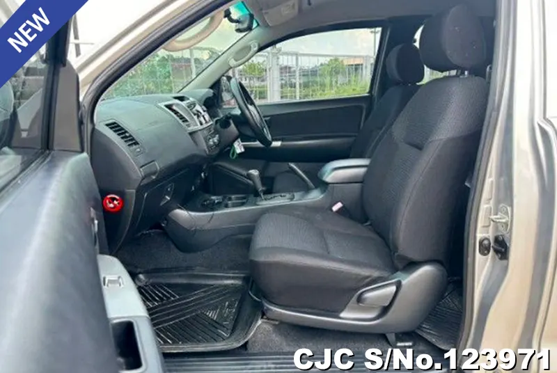 Toyota Hilux in Silver for Sale Image 9