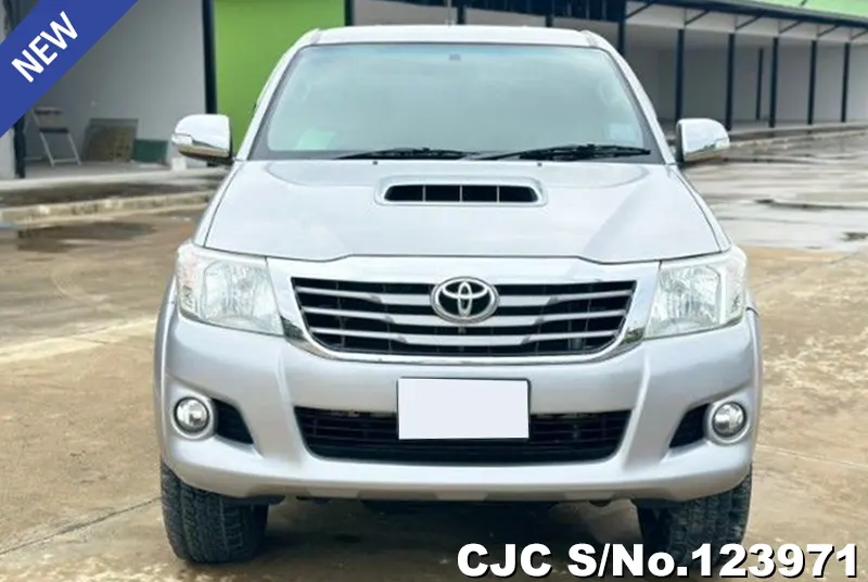Toyota Hilux in Silver for Sale Image 3