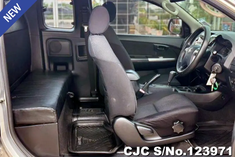 Toyota Hilux in Silver for Sale Image 10