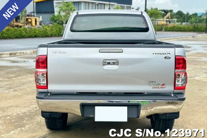 Toyota Hilux in Silver for Sale Image 4