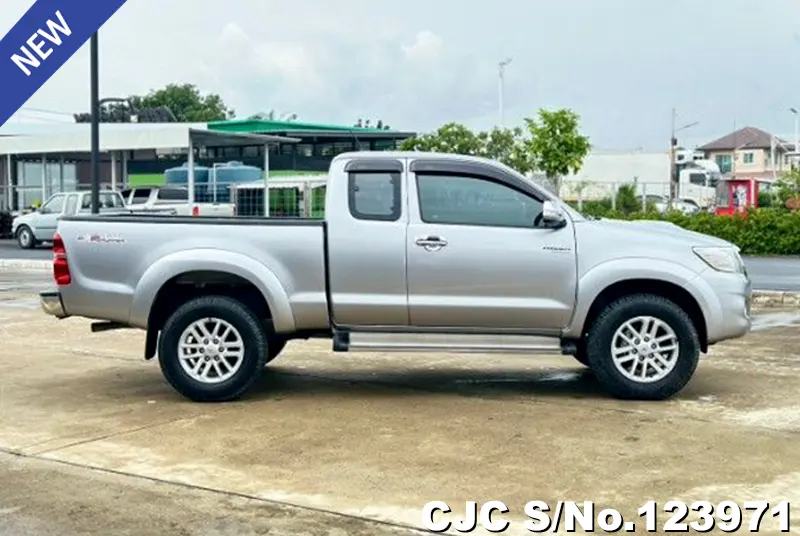 Toyota Hilux in Silver for Sale Image 5