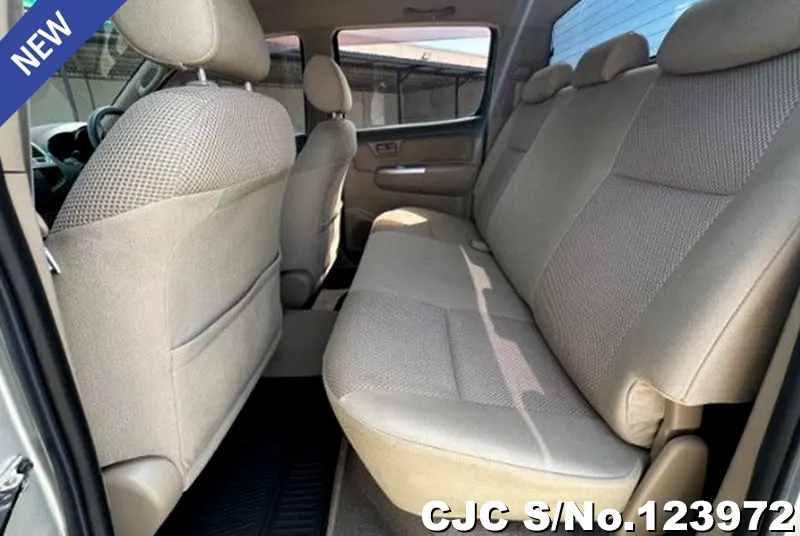 Toyota Hilux in Silver for Sale Image 11