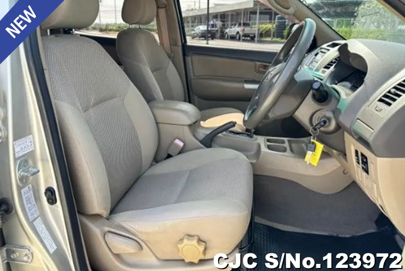 Toyota Hilux in Silver for Sale Image 8
