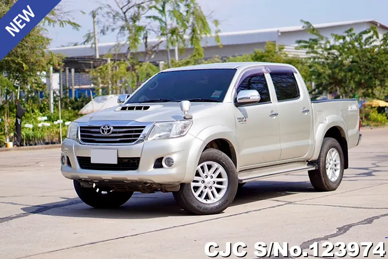Toyota Hilux in Silver for Sale Image 3
