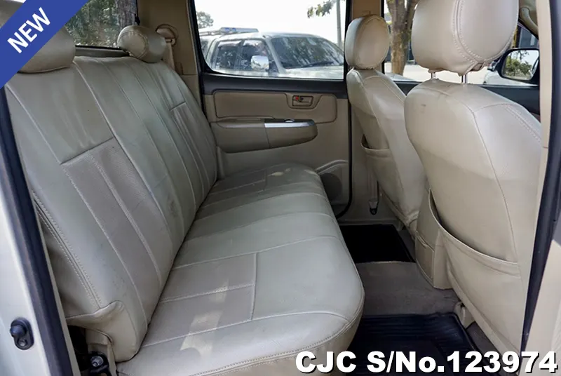 Toyota Hilux in Silver for Sale Image 9