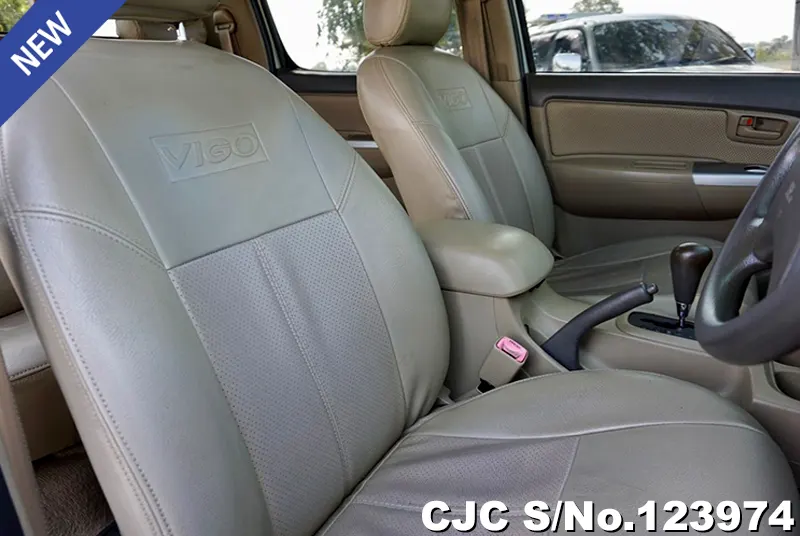 Toyota Hilux in Silver for Sale Image 8