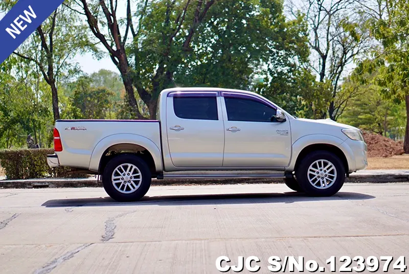 Toyota Hilux in Silver for Sale Image 6