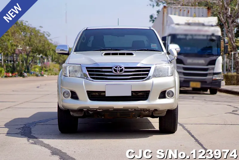 Toyota Hilux in Silver for Sale Image 4
