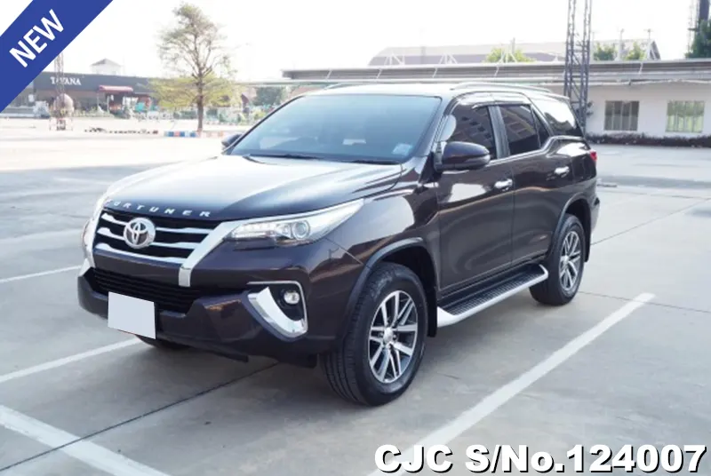 Toyota Fortuner in Brown for Sale Image 3