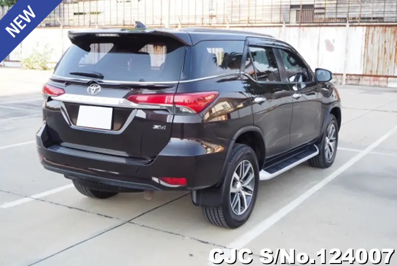 Toyota Fortuner in Brown for Sale Image 2