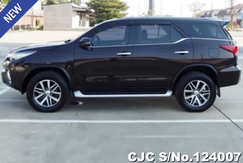 Toyota Fortuner in Brown for Sale Image 5