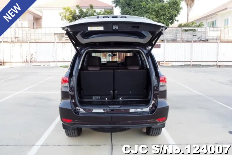 Toyota Fortuner in Brown for Sale Image 6