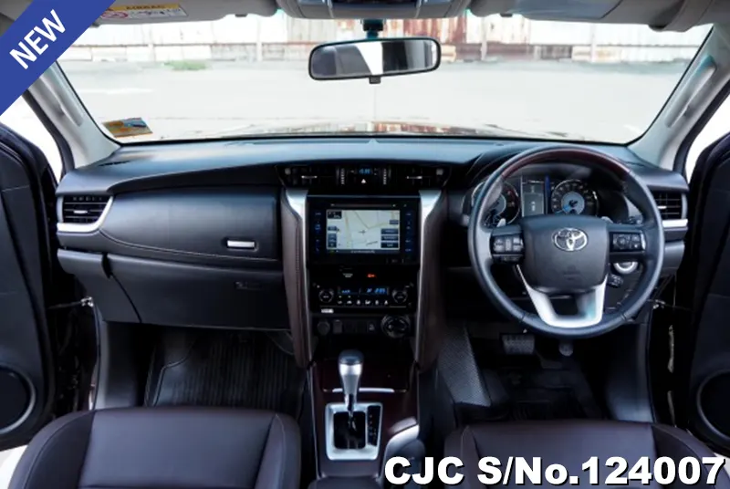 Toyota Fortuner in Brown for Sale Image 7