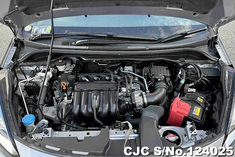 Honda Fit in Silver for Sale Image 15