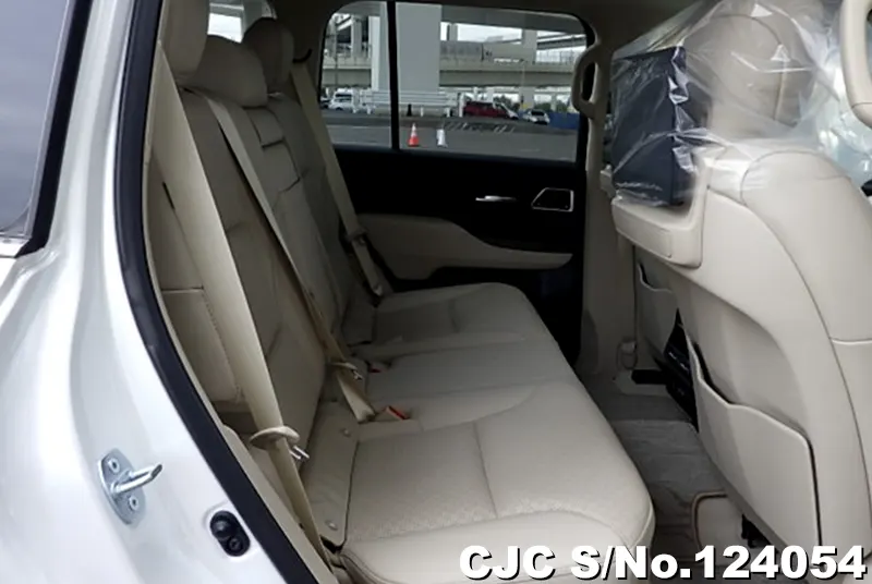 Toyota Land Cruiser in White for Sale Image 6