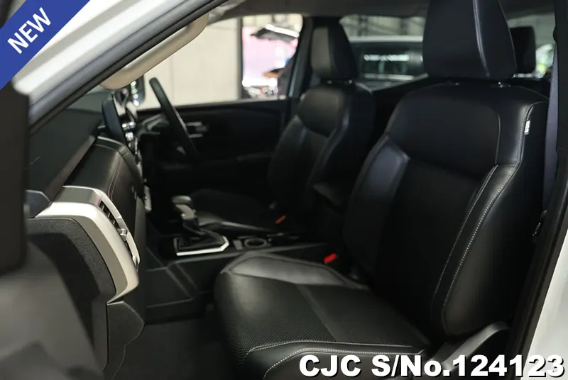 Mitsubishi Triton in White for Sale Image 5