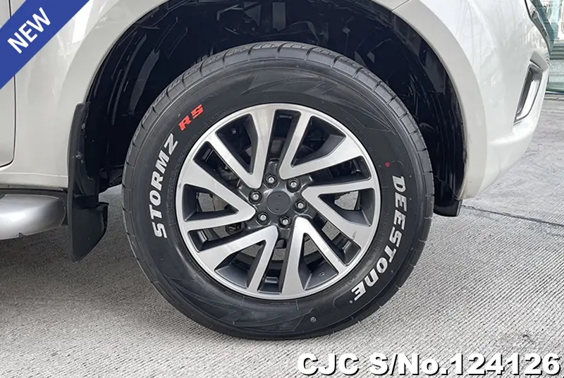 Nissan Navara in White for Sale Image 11