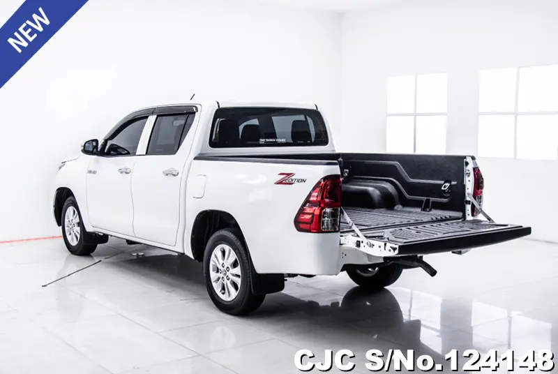 Toyota Hilux in White for Sale Image 4