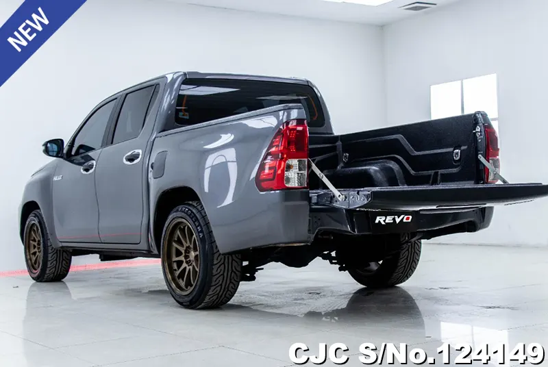 Toyota Hilux in Gray for Sale Image 4