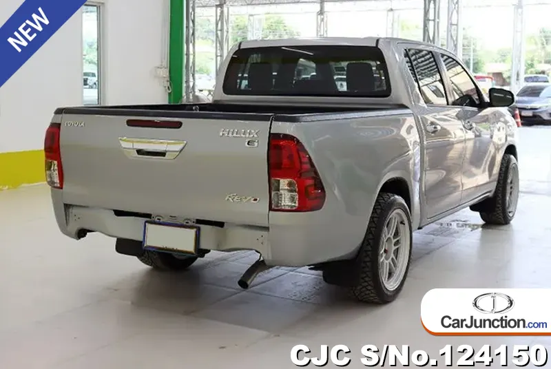 Toyota Hilux in Gray for Sale Image 2