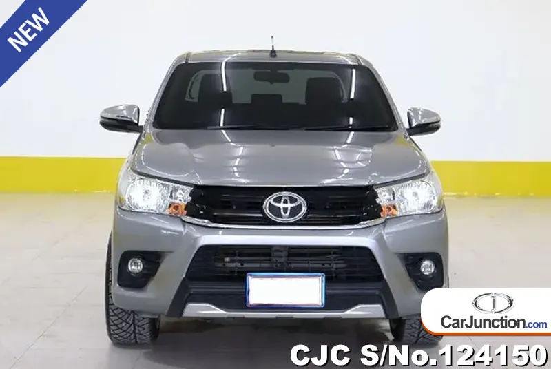 Toyota Hilux in Gray for Sale Image 4
