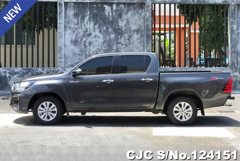 Toyota Hilux in Gray for Sale Image 5