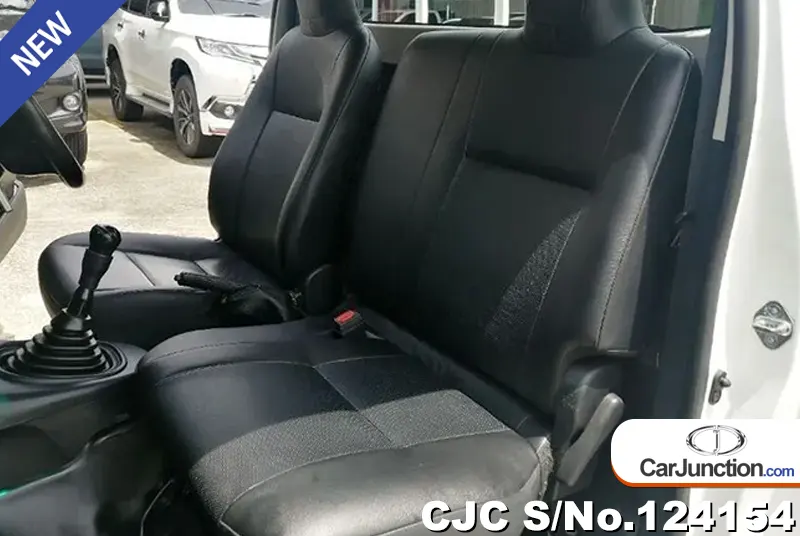 Toyota Hilux in White for Sale Image 4