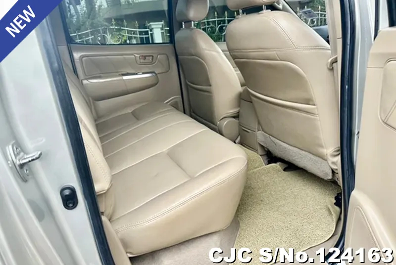 Toyota Hilux in Silver for Sale Image 10