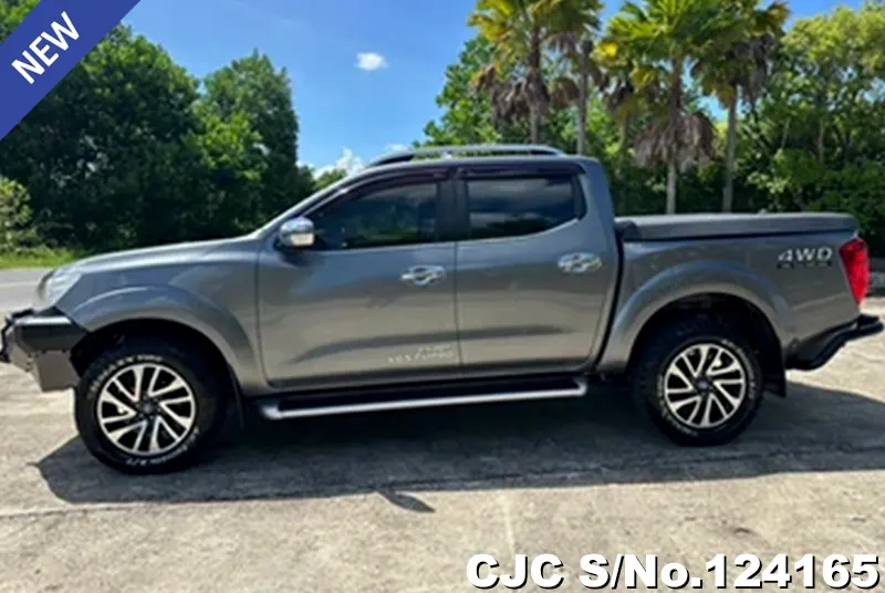 Nissan Navara in Gray for Sale Image 6